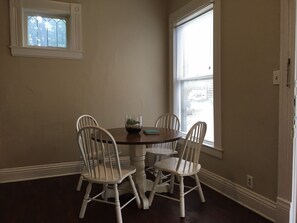 Dining - Cozy Downtown Apartment - Steps to UK and Downtown! (Lexington)