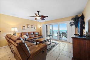 TV, video games, DVD player, books - Direct Ocean +10% off + 15% couples wk PENTHOUSE Available Holiday Seasn Sat-Sat (Indian Rocks Beach)