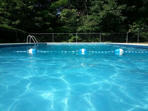 Alberca al aire libre y alberca climatizada