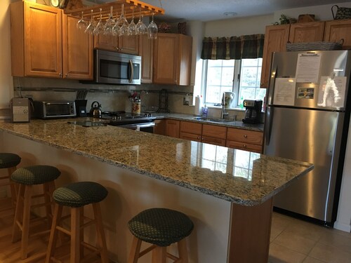 Location-Location-Near Ctr N.Conway-Mountain Views, Spacious,Hiking Trails, Pool