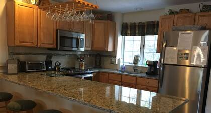 Location-Location-Near Ctr N.Conway-Mountain Views, Spacious,Hiking Trails, Pool