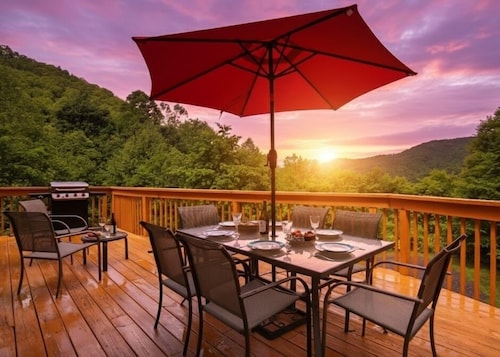 Downtown Asheville 16 mi, Peaceful & Secluded,  Fireplace,  Ping Pong, Air Hockey, Mt View