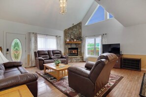 Smart-TV, Kamin, Videospiele, Arbeitsbereiche