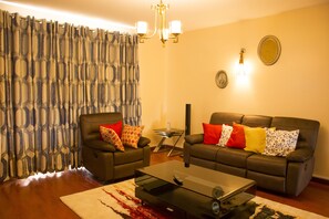 Flat-screen TV - Exquisite Furnished House (Kileleshwa)