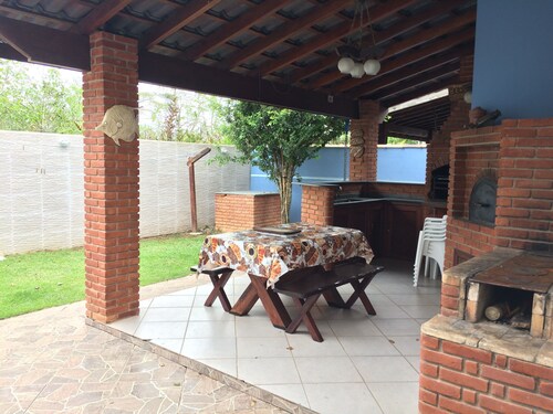 Casa de 4 habitaciones: piscina, barbacoa, comunidad cerrada