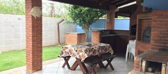 Huis met 4 slaapkamers - zwembad, BBQ, gated community