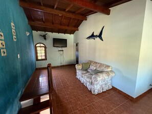 TV, table football, ping pong - House 4 Bedrooms in Gated Community with Barbecue and Swimming Pool. (São Sebastião)