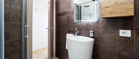 Doccia, asciugacapelli, asciugamani