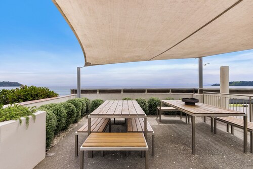 Absolute beachfront position on Waiheke Island.