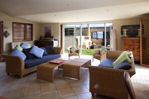 Smart TV, DVD player, books, stereo