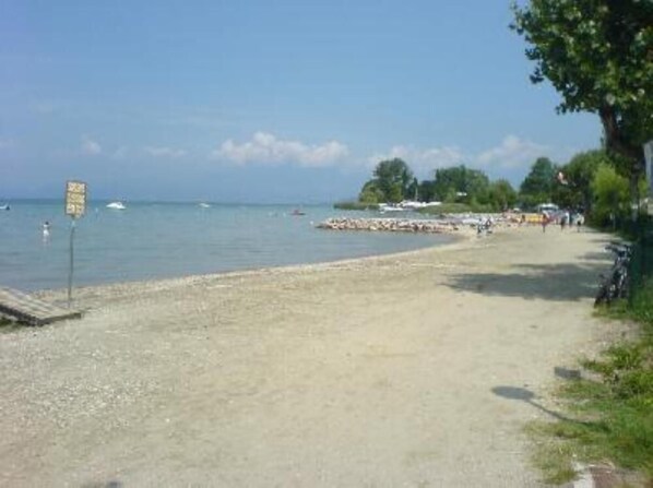 In StrandnĂ€he, LiegestĂŒhle