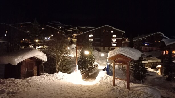 A snow-covered outdoor area with a wooden structure and a building in the background. - Valmorel Duplex, 3 bedrooms, 6-8 pers - Skis at your feet, in the heart of the resort (Les Avanchers-Valmorel)