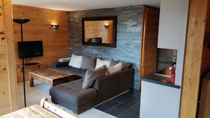 Téléviseur connecté, lecteur de DVD, sélection de films