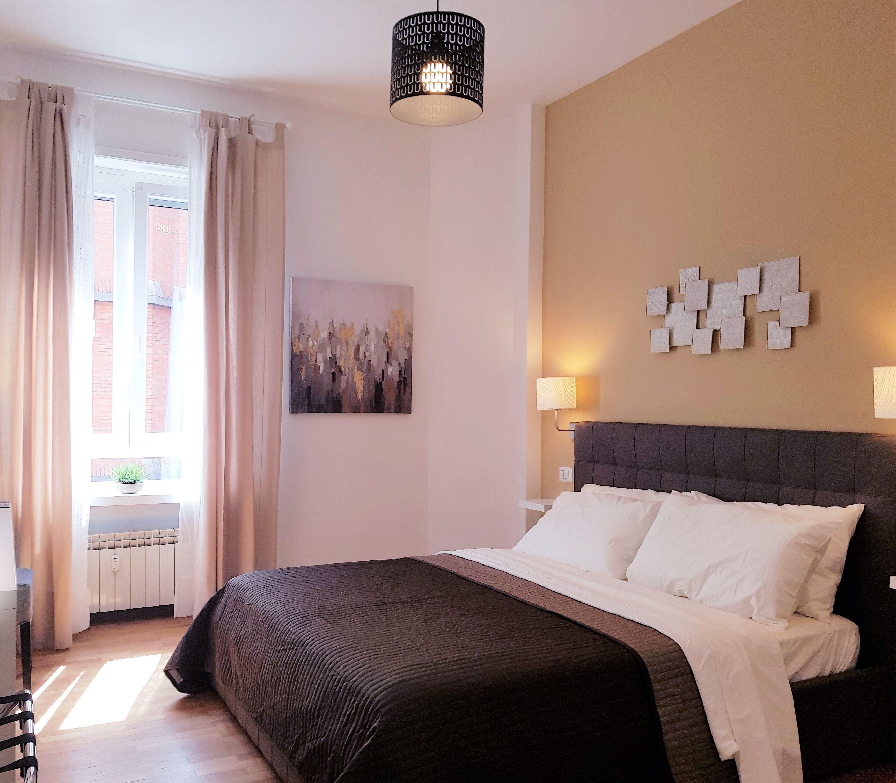 2 habitaciones, escritorio, tabla de planchar con plancha y wifi gratis 