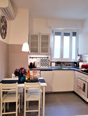Fridge, microwave, oven, stovetop - Modern & cozy 2 bedrooms and 2 bathrooms apartment near the Vatican (Roma)