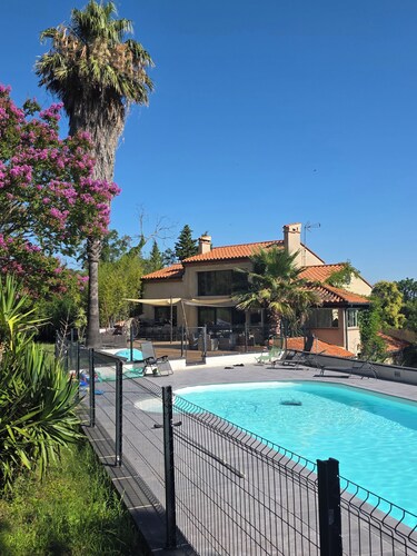 Renovated Catalan farmhouse, 2 minutes from the centre of Céret, not overlooked.