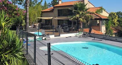 Belle villa Catalane rénovée 2 min centre Céret, jardin et piscine privée