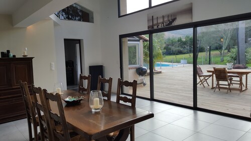 Renovated Catalan farmhouse, 2 minutes from the centre of Céret, not overlooked.