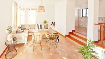 Smart TV, fireplace, foosball, books