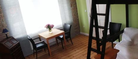 3 slaapkamers, een strijkplank/strijkijzer, gratis wifi, beddengoed