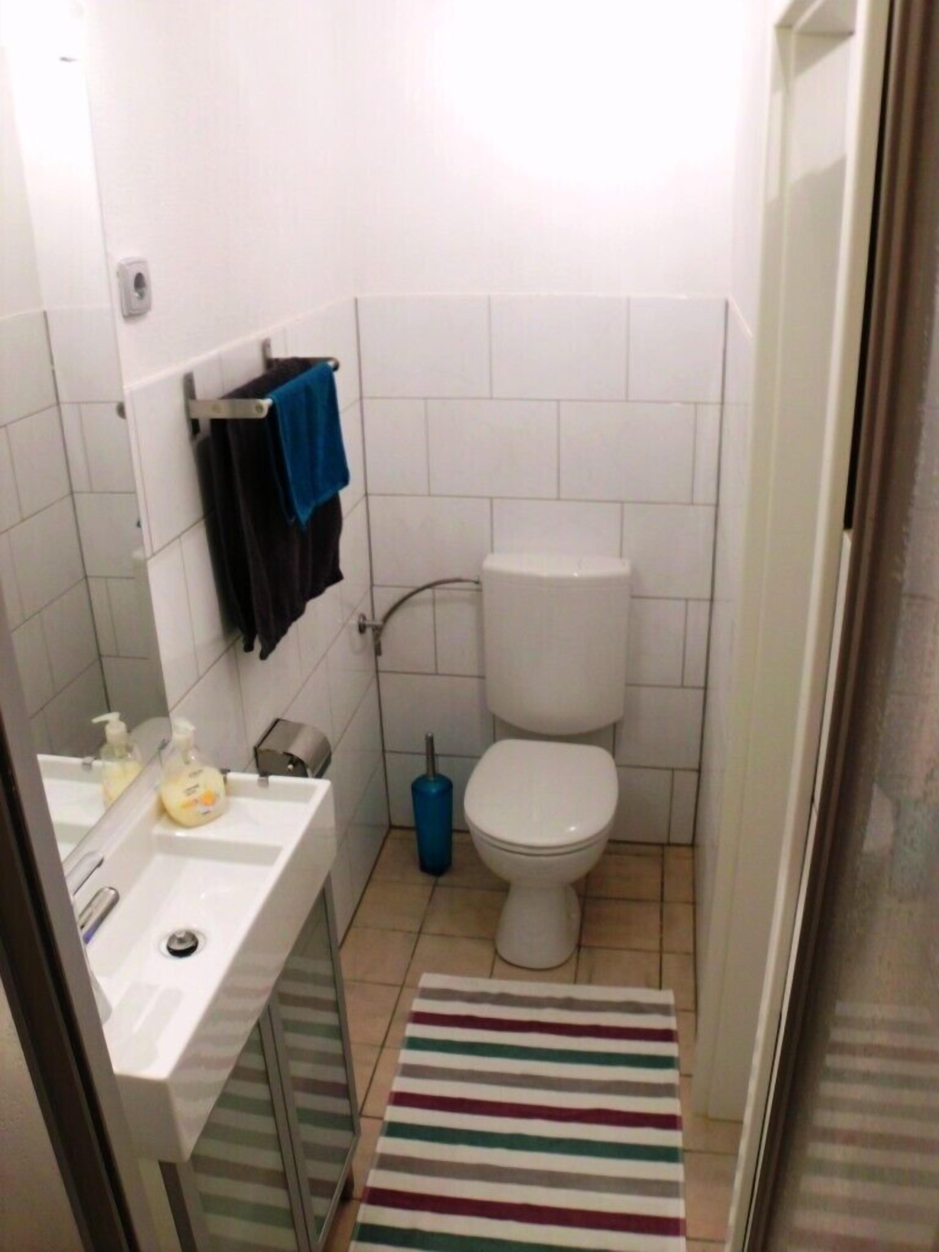 Suihku, pyyhkeet, saippua, vessapaperi