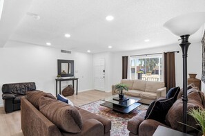 TV, offices - Luxury 5-BR Villa | 3 Master Suites, Pool,Hot Tub (Scottsdale)