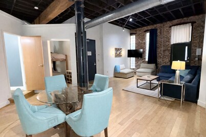 Downtown Music City Loft living! ~Steps to the Ryman and Broadway