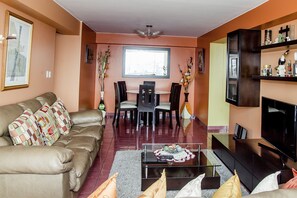 Smart-TV, DVD-Player, Stereoanlage