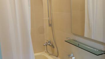 Ducha, artículos de tocador gratuitos, secador de pelo, pantuflas