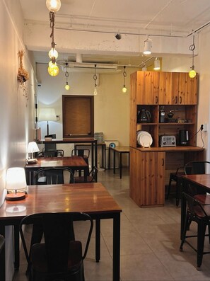 Refrigerador, microondas