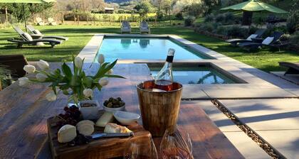 TandaTula, Wine Country Sanctuary with Pool, Hot Tub, Bocce, Fire Pits and More!