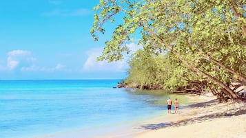 Beach | On the beach, sun-loungers, beach towels