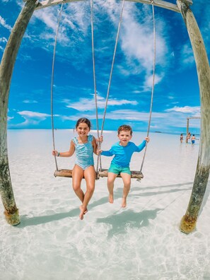 Aurinkotuoleja, rantapyyhkeitä