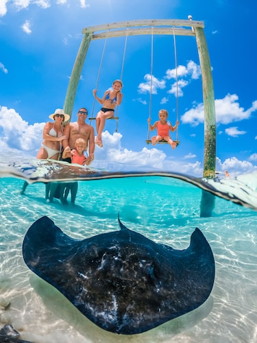 SEAGLASS ,near beach,free golf cart,  dishwasher, sup, kayak, sleeps 10 