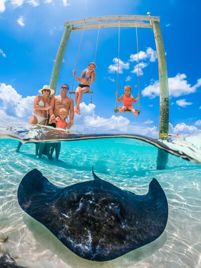 SEAGLASS ,near beach,free golf cart,  dishwasher, sup, kayak, sleeps 10 