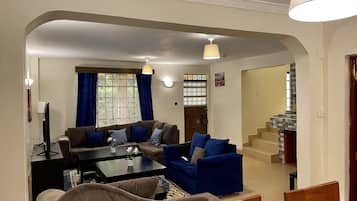 Smart TV, fireplace, DVD player