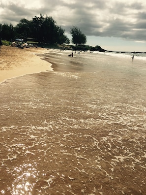 Beach nearby, sun-loungers, beach towels