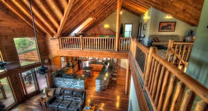 Täydellinen sekoitus maalaistyylisiä vuoristoelämiä yhdessä viimeisimmän ylellisyyden kanssa!