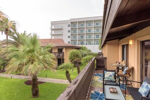 Outdoor dining - ON THE BEACH  EXCELLENT 5-💎💎💎💎💎 CONDO! Great Rates! 🌴 ⛱️permit: #384879 (South Padre Island)