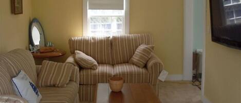 Fernseher, DVD-Player, Stereoanlage