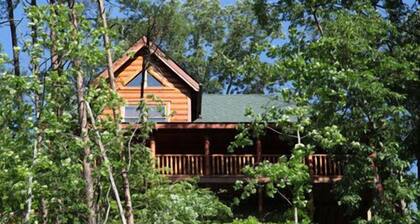 3 miles off Prkwy!MntnView Indoor-outdr,pools,putt golf,GameRm,Hot Tub,fastWIFI