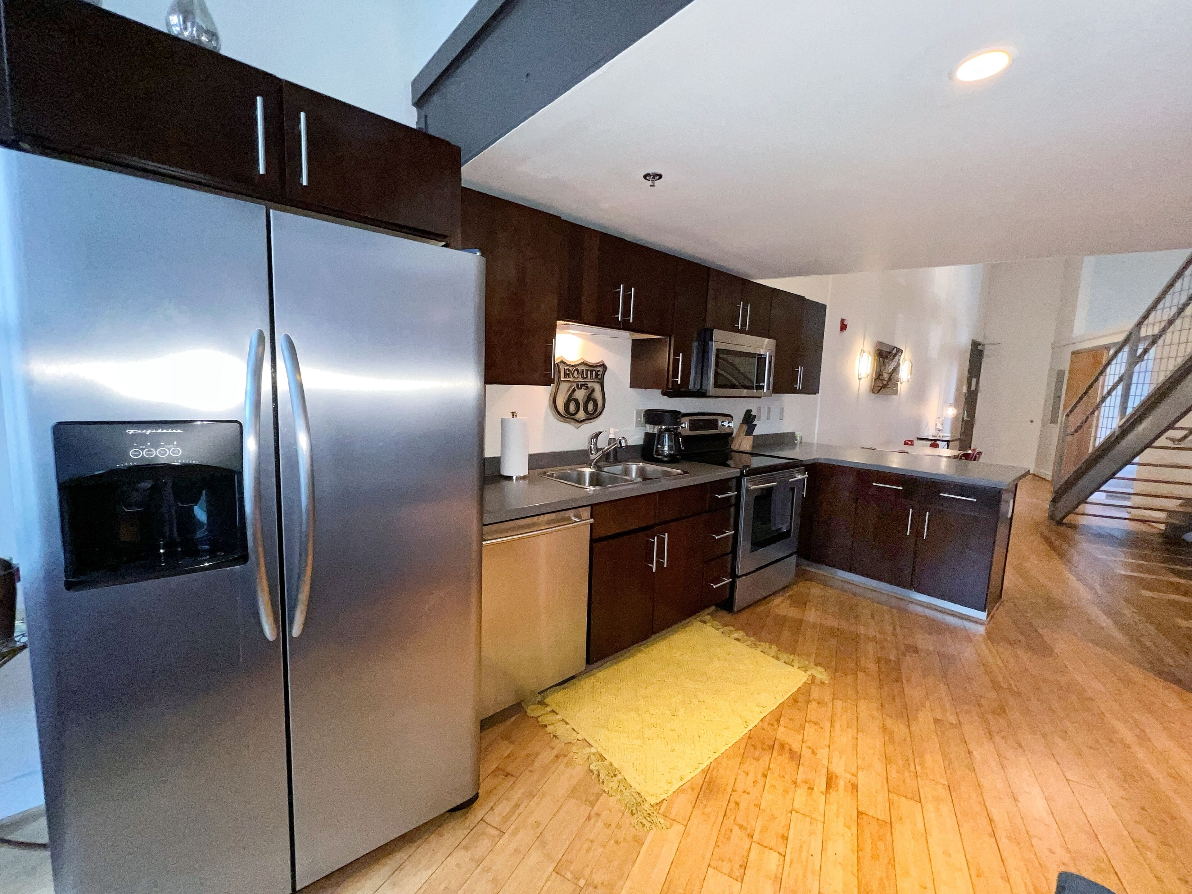 Coffee/tea maker, fridge, microwave, oven