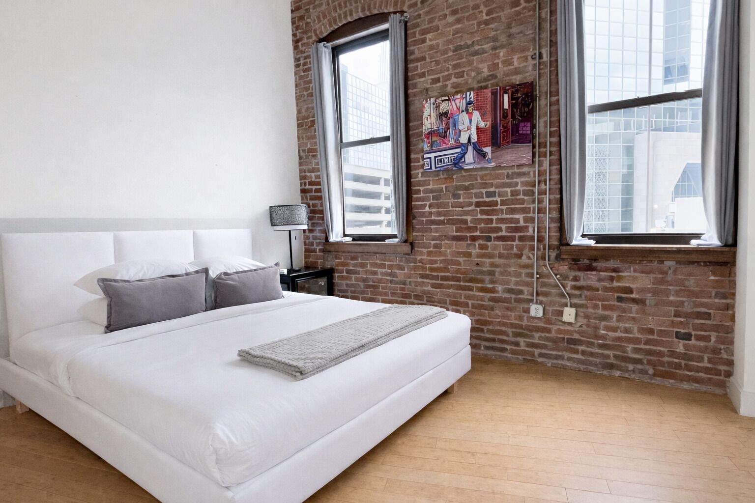 2 bedrooms, iron/ironing board, internet, bed sheets
