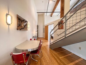 Dining - Downtown Music City Loft living! ~Steps to the Ryman and Broadway (Nashville)