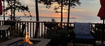 Immaculée Waterfront Home, Great View & Sunsets!