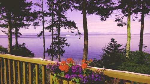 Immaculate Waterfront Home, upea näkymä ja auringonlaskut!  