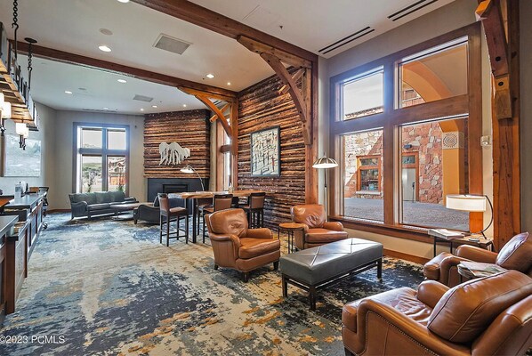Smart TV, fireplace, music library - Ski in Ski Out PENTHOUSE STUDIO w/KING bed at The Canyons!Slope & gondola views! (Park City)