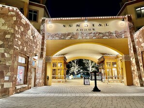Exterior - Ski-in Ski-Out PENTHOUSE STUDIO w/KING bed at The Canyons Slope & gondola views! (Park City)