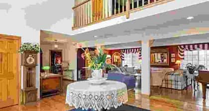 Family Friendly 6 Bedroom Waterfront 3 Acre Pool & Hot Tub
FREE EV Charger