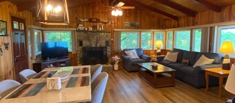 Relax in our cozy Black Mountain Cottage, near Blue Ridge Parkway